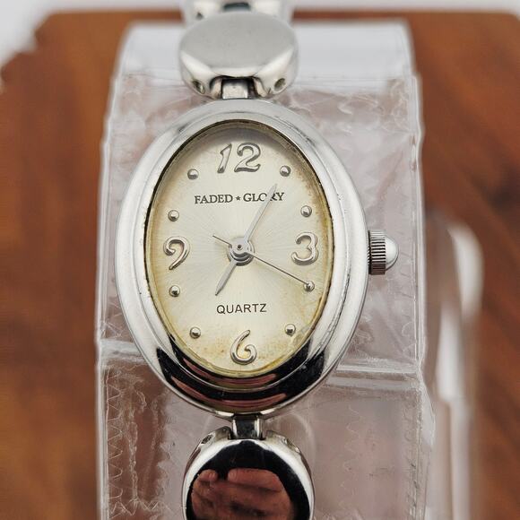 Faded Glory Women's Silver Tone Bracelet Watch Oval Retro Link Mod Bubble Style - Picture 2 of 9